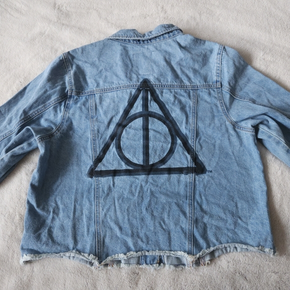 HOT TOPIC Harry Potter Deathly Hallows Crop Denim Jacket Size L - Picture 8 of 12